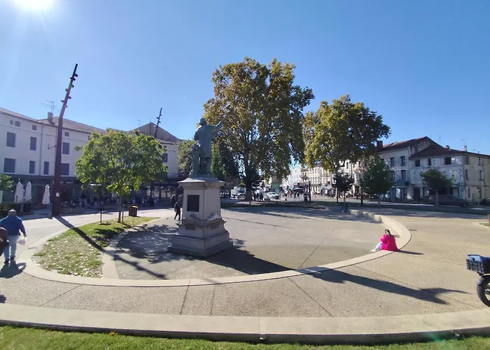 Le Jasmin - T2 En Hypercentre D'agen شقة